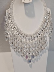 Crystal glass bib necklace unsigned designer – ONE DANGLE IS MISSING BEADS