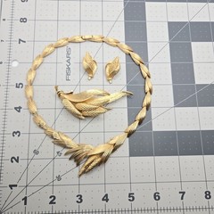 Vintage Brushed Gold Tone Leaf and Wheat Necklace, Brooch & Earrings Set