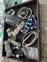 COSTUME VINTAGE JEWELRY Assortment Bracelets Over 185