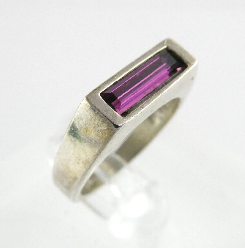 Vintage Sterling Silver Purple Glass Bar Top Ring 925 Size 5.25 Weighs 3.8g