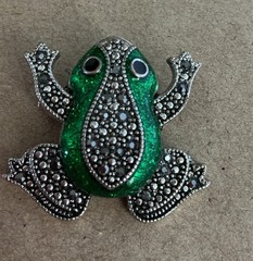 Vintage Green Enamel Marcasite Frog Silver Tone Toad Pin