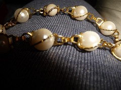 GOLD WIRED FAUX PEARLS NO CLASP FOR 7” #26/19