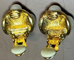 VINTAGE GOLD TONE METAL FAUX PEARL CLIP ON EARRINGS 1” Z01