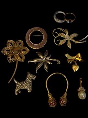 LARGE VINTAGE & CONTEMPORARY COSTUME JEWELRY LOT