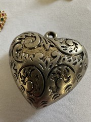 Lot Of Heart-shaped Jewelry Pendant Brooch Keychain Enamel Rhinestone Pearl