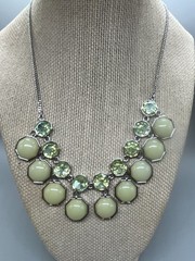 18″ light green Ann Taylor Factory Round plastic Stone Statement Necklace bl01
