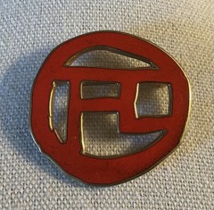 metropolitan museum of art mma toulouse lautrec enamel brooch red gold tone