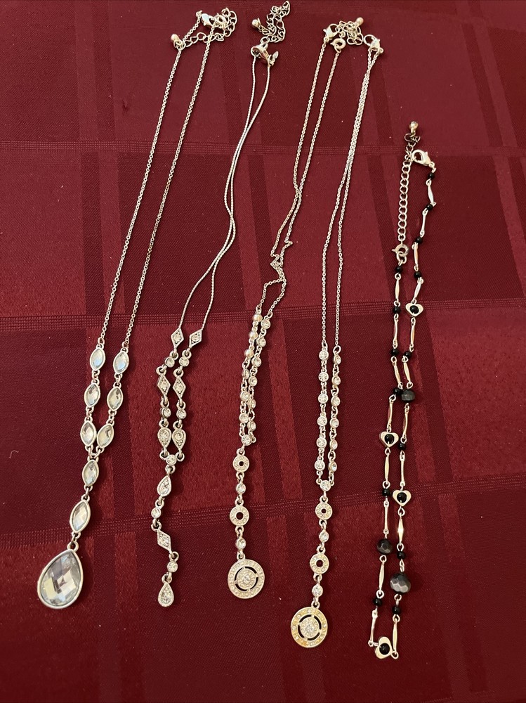 ❤️VTG LOT OF 5 NECKLACES. 2 ARE AVON & OTHERS UNBRANDED. VERY NICE❤️