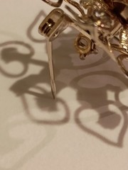Vintage 1960s Gold Toned With Clear Crystals Detailed Flower Brooch! Very Pretty