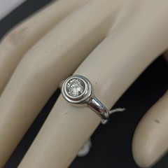 Minimalist Silver Ring Round Quartz Modernist Bezel Size 8 Classic Timeless Gift