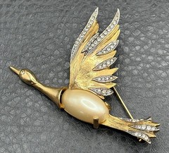VTG Bird Brooch Faux Pearl Belly Rhinestone Wings Pin Gold Tone Silver Two Tone
