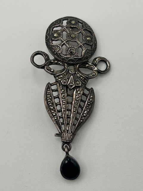 Vintage Art Deco style sterling silver onyx dangle / drop marcasite brooch pin