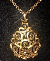 Trifari Rare Trifarium baroque Demi Parure Pendant & Earrings Vin Statement NR!