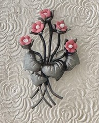Flower brooch pewter tone metal w/ faux Pearls