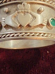 Vtg Celtic Irish Claddagh Emerald Cigar Ring Size 7.5 Made In IRELAND Signed