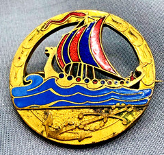 Vtg. LAGERSTROMS MJOLBY Sweden Mid Century Gold Tone w Enamel Viking Ship Pin
