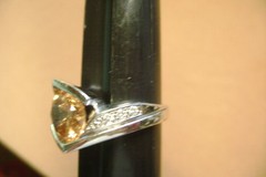 VINTAGE AMBER CUBIC ZERCONIA CRYSTAL ACCENTS COCKTAIL SIZE 8.5 SILVER TONE RING