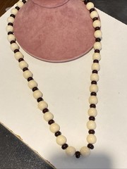 VULCANITE FRENCH LUCITE BEADS STRUNG CHAIN SCREW CLASP NECKLACE MARION GODART?