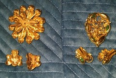 2x Vintage Rhinestone Brooches And Earrings Sets Gold Setting Beautiful