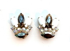 Vntg 1950s 1960s crown prong set rhinestone earrings Juliana milkglass AB stones