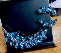 VINTAGE BLUE MARQUISE RHINESTONE AB BROOCH & EARRING SET JULIANA WEISS?