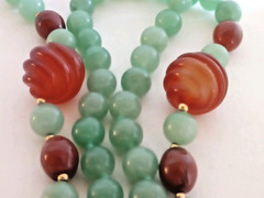ESTATE APPLE GREEN JADE CARNELIAN HAND CUT MELONS NECKLACE 30″ LONG 10 MM 110 GR