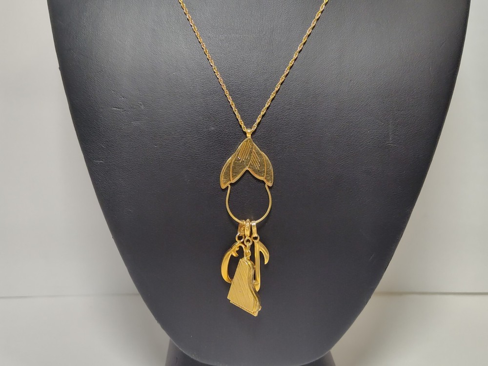 Vintage Signed Monet Goldtone Charm Pendant Holder Necklace Violin Musical Charm