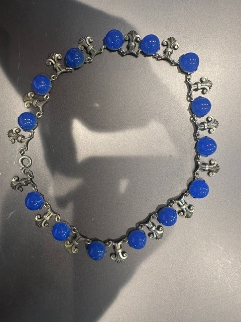 Vintage Cobalt Blue Glass Cabochon Fleur de Lis Silver Tone Link Necklace