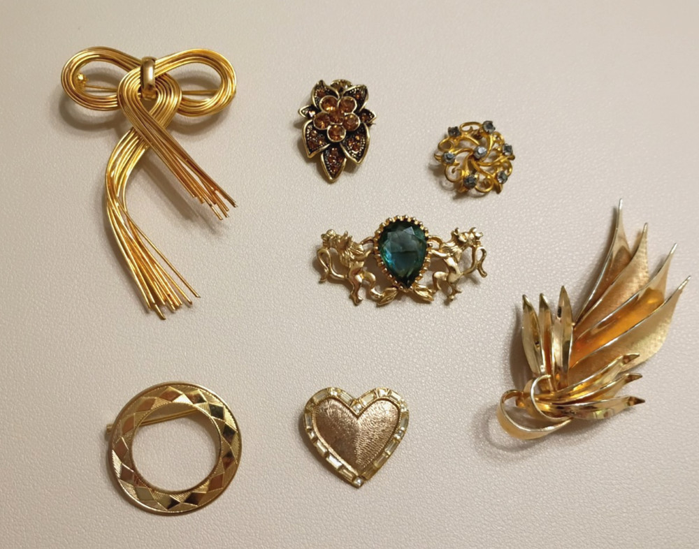 Lot Of 7 Gold Tone Vintage Brooches of various sizes materials, Rhinestones