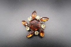Vtg Gold Tone Starburst Hexagon & Marquise Cut Amber & Yellow Rhinestone Brooch