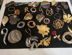 Vintage To Modern Costume Jewlery Pins Lot Of 30+ Pins