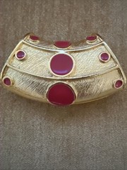 VINTAGE 2 1/4″ GOLD and RED METAL SCARF HOLDER Ideal For Holidays / CHRISTMAS