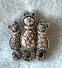 Vintage Marcasite Cat Family Brooch (54 – 949,151 – 2221, 160 – 2262)