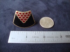 Vtg Samuel Huang Designer Cloisonne Fan Red & Black Enamel Gold Tone Scarf Clip