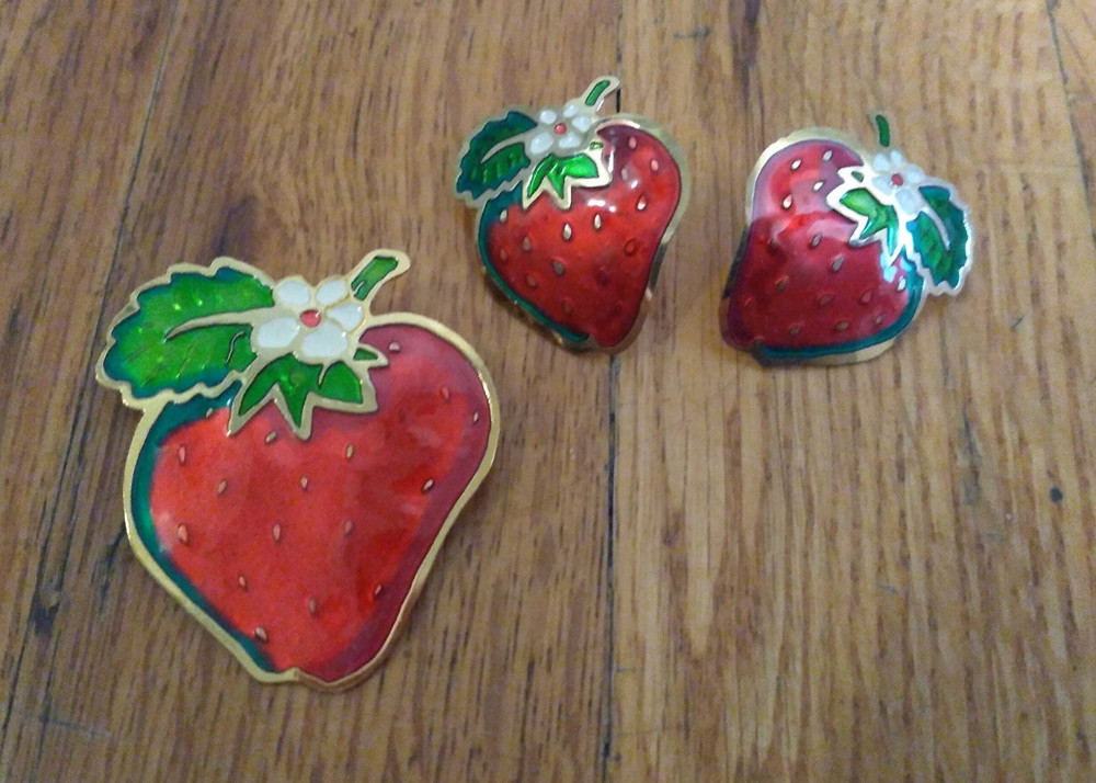 Vintage Strawberry Brooch 1.75in & Earrings Set 1.25in Enamel Gold Tone Red