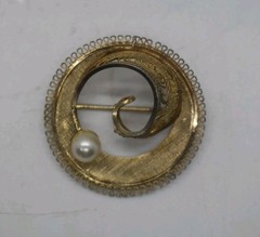 Vintage A.N.K. 12/20 GF Brooch Pin Signed Gold Tone Classy wreath with pearl
