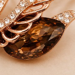 Elegant Crystal Swan Brooch Rose Gold Plated With Sparkling Rhinestones