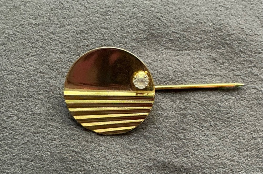 Vintage Gold Tone Ribbed Circular Stick Pin with Rhinestone Accent