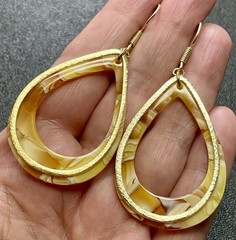 Vintage 2.5” Orange Marbled Lucite Good Tone Metal Dangle Earrings