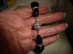 NICOLE UN SIGNED BLACK CRYSTAL BEADS W RHINESTONE CLASP 7 “L BRACELET #23/5A
