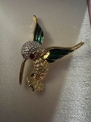 VTG Marvella Estate Hummingbird Brooch Pin Gold Tone Rhinestone Enamel w/ Box