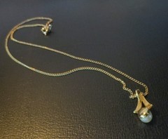 PEARL PENDANT NECKLACE Yellow Gold Tone Elegant Setting 1950s Dainty Tiny Links