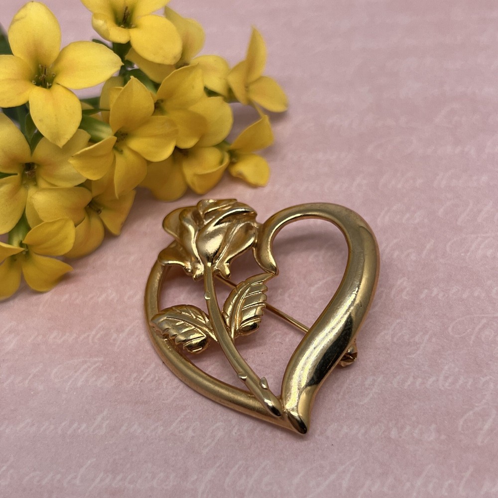 Vintage RDC Brushed Glossy Gold Tone Rose Heart 1 3/4” Brooch Pin 4859