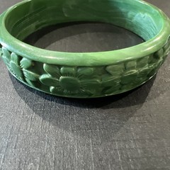 Green Lucite Plastic Bracelet Carved Flowers 2.5 In Diameter