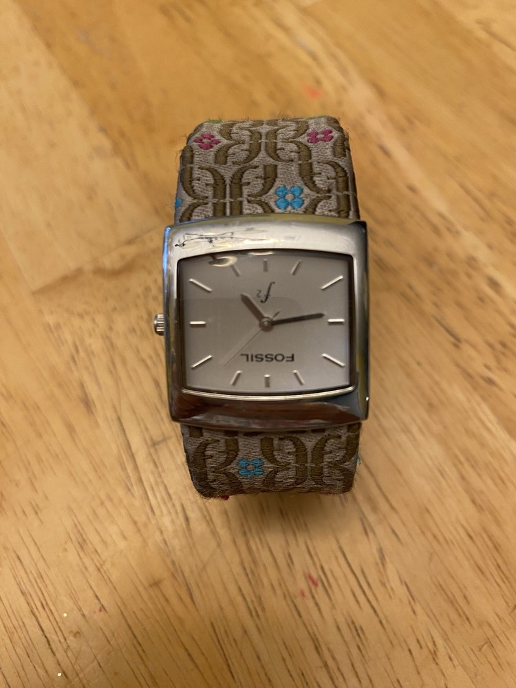 Vintage fossil teens And ladies Watch.