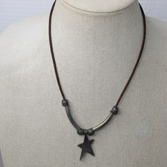 Vintage Star Pendant Leather Cord Necklace 18 Inch Brown Silver Tone Y2K Boho