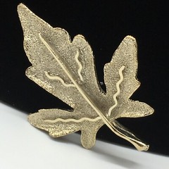 Vintage Gold Tone Maple Leaf Brooch 2.5″