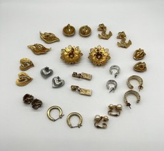 Vtg-70s-90s-AVON-JEWELRY LOT-42 Piece-Earrings-Necklaces-Brooches-Bracelets-Sets