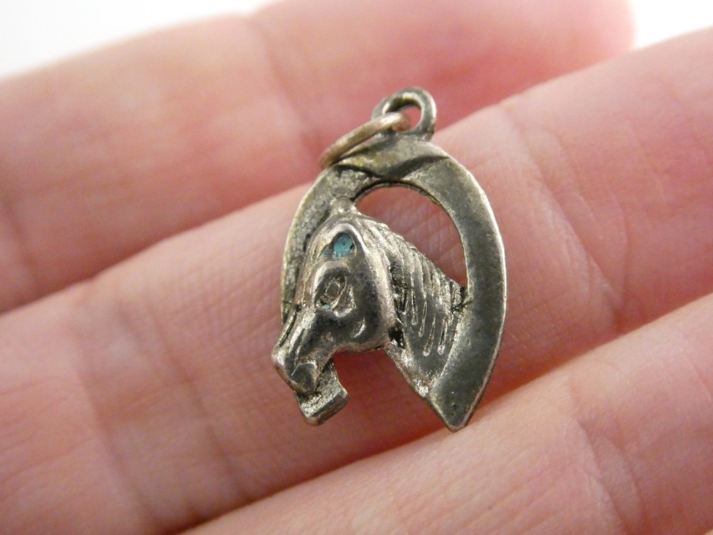 Vintage Unmarked Sterling Silver Horse Horseshoe Lucky Charm Pendant 1.2g .75 In