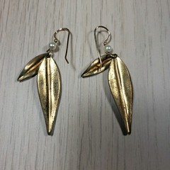 Vintage Metal Leaf / Spoon Earrings Estate Jewelry Pair Wire A+